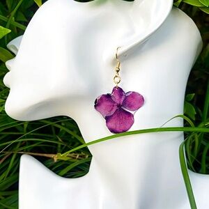 🌻5/$25🌻 Blossom Inspired, Handcrafted Purple Hydrangea Resin Earrings